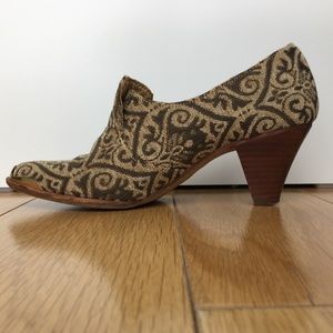 Latigo heels
